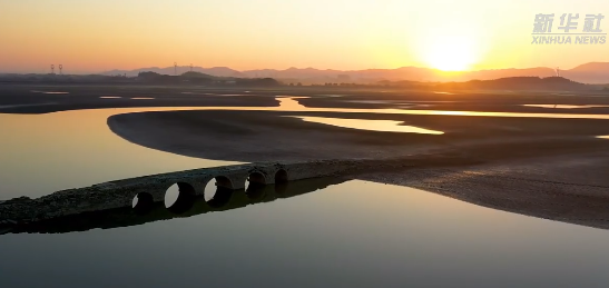 冬季旅游的“网红”打卡地 鄱阳湖枯水期明代五孔桥露出水面