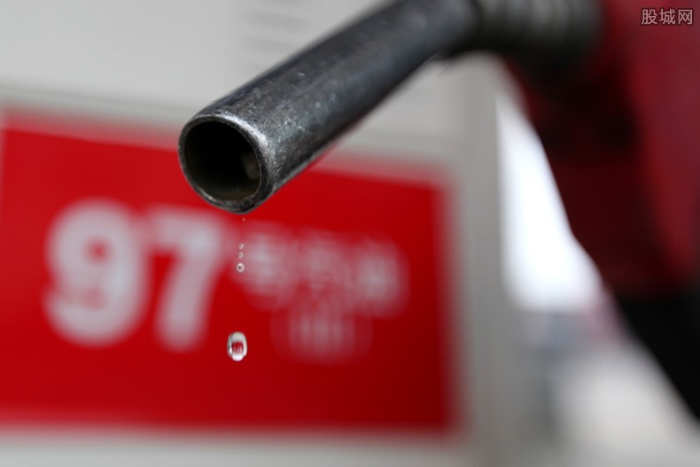 国际油价跌至8个月来新低