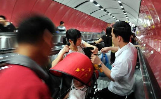 广州地铁许xx事件 广州地铁上一男子强制猥亵女生长达30分钟