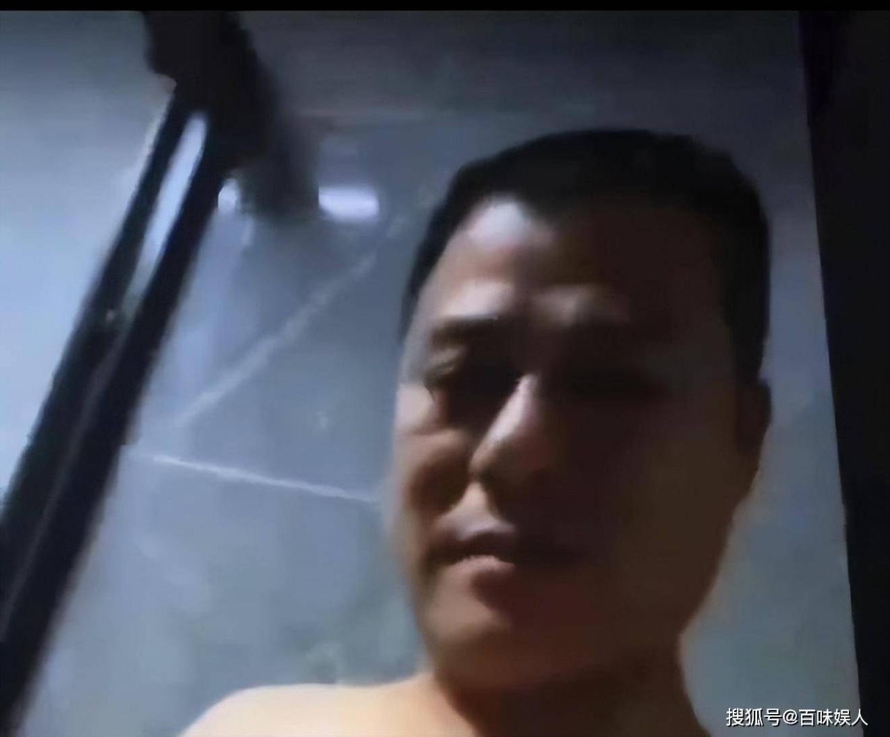 小杨哥老爸人设崩塌，拍不雅视频错发业主群，疯狂删评不敢回应插图2