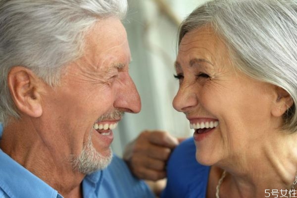 老年夫妻应该怎么相处 老年夫妻的相处方法