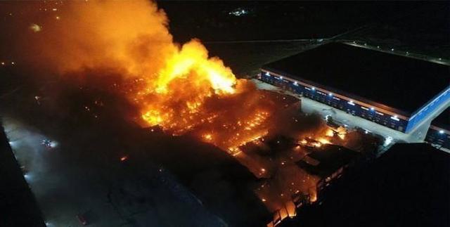 辽宁一化工厂爆炸起火已致2死12失联  辽宁化工厂爆炸最新消息