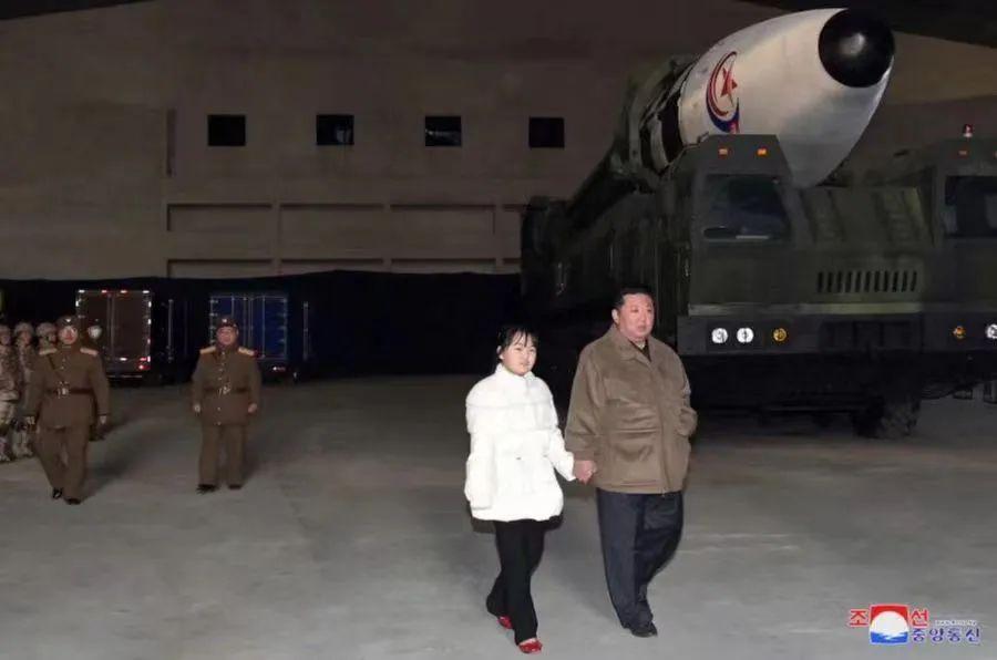 金正恩携女儿视察可载核弹头导弹库,究竟是怎么一回事?-婚姻学堂